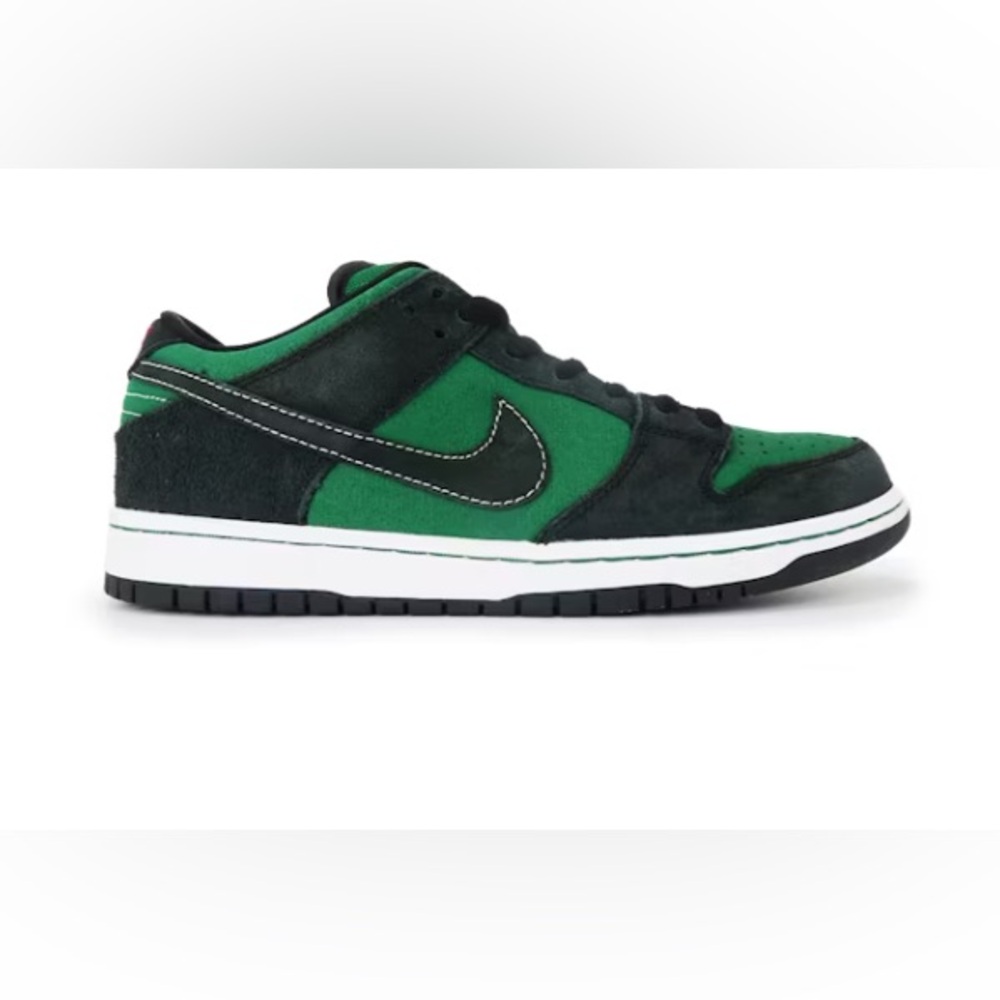 Nike SB Dunk Low Men’s 9.5 (collectible!)